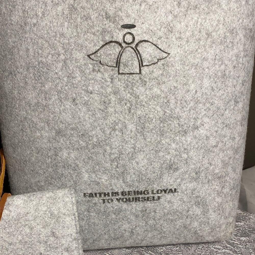 FREE ALIVE Gray and Brown Felt Tote and Clutch Set - Picture 4 of 11